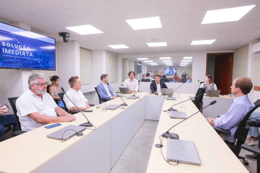 A reunião aconteceu no Palácio Barriga Verde, em Florianópolis.