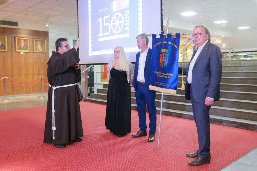 Entidade florianopolitana recebeu o ganfalone (estandarte) da Associazione Bellunesi Nel Mondo