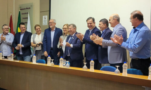 Minotto prestigia posse de Valdir Fontanella na presidência da Amrec