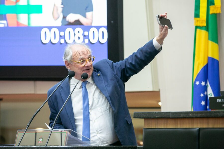 Dr. Vicente critica falta de sinal de internet nas rodovias catarinenses