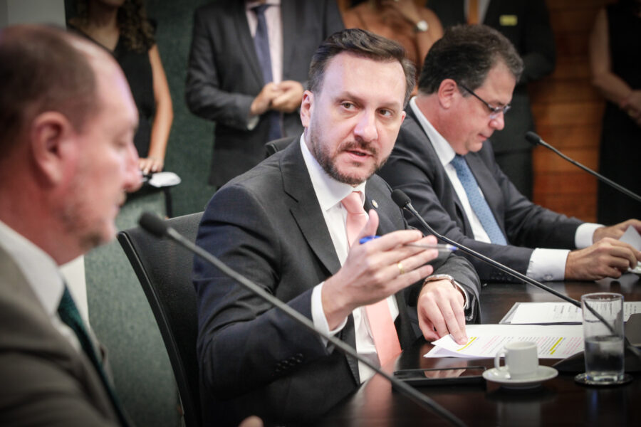CCJ realiza primeira reunião de 2025, sob a presidência do deputado Pepê Collaço (PP).