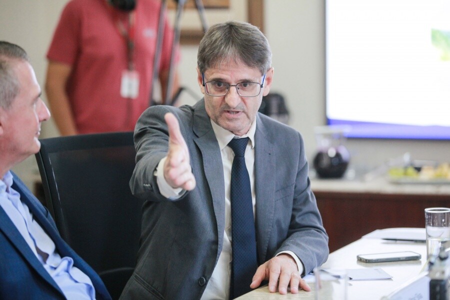 Deputado Neodi Saretta.