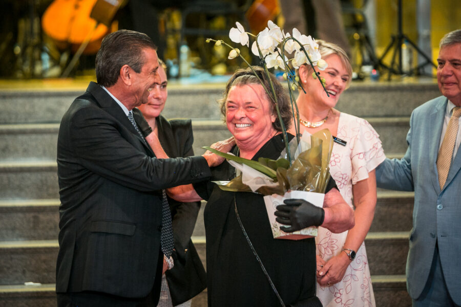 Artista plástica Vera Sabino foi homenageada pelo Parlamento