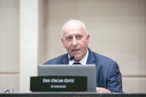 Oscar Gutz volta a colocar o Alto Vale na presidência de uma sessão da Alesc após sete anos