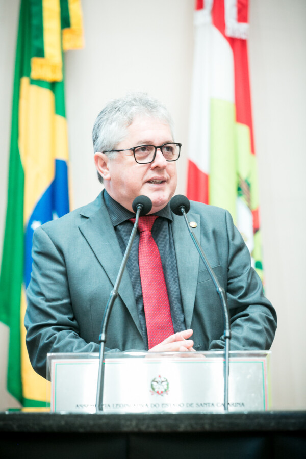 - Deputado Tiago Zilli (MDB)