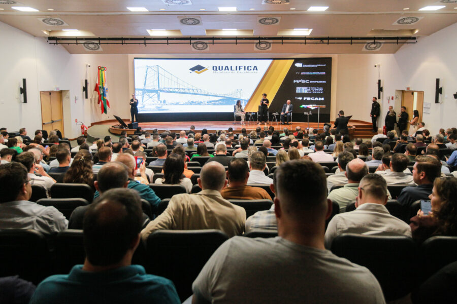 Evento do Programa Qualifica reuniu vereadores, prefeitos e vice-prefeitos na Alesc, nesta terça (18)