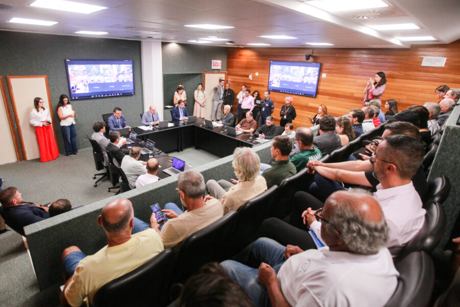 Comissão de Pesca e Aquicultura da Alesc ouviu representantes dos pescadores artesanais e do governo federal