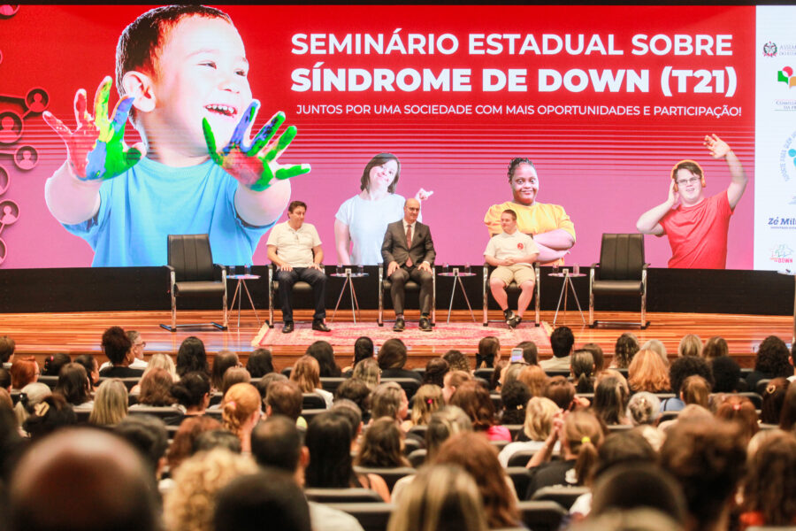 Cerca de 400 pessoas participam do Seminário Estadual Sobre Síndrome de Down no Parlamento