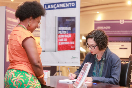 Livro aborda a migração de haitianas em Santa Catarina