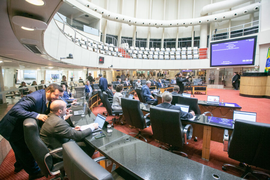 Plenário da Alesc na tarde desta terça-feira (25)