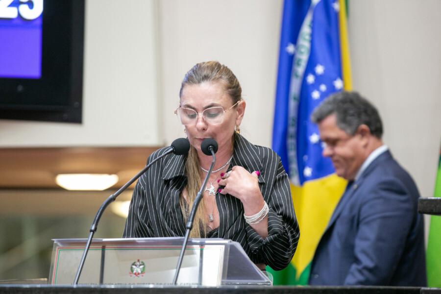 - Deputada Paulinha (Podemos)