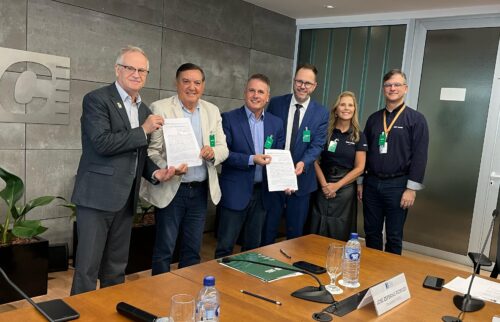 Altair Silva participa da assinatura do termo para realização de cursos para transporte de máquinas