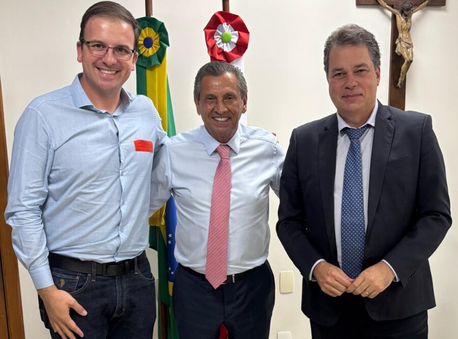 Prefeito de Morro da Fumaça, Eduardo Guollo, e deputados Julio Garcia e Rodrigo Minotto