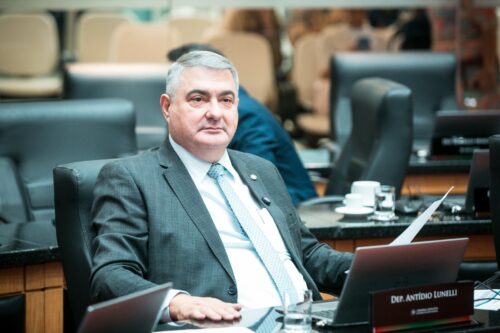 Lunelli apresenta projetos para modernizar educação e oferecer mais oportunidades aos jovens