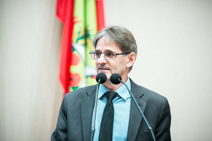 Deputado Neodi Saretta.