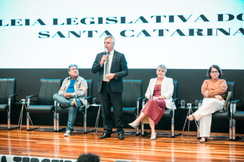 Grupo em defesa do serviço público e das empresas estatais é reinstalado