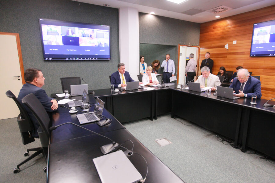 Reunião da Comissão de Trabalho na manhã desta quarta-feira (9).