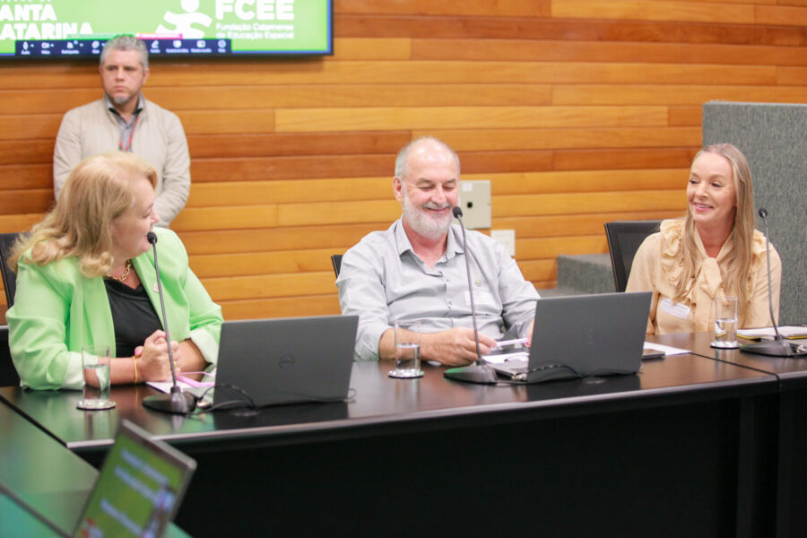 Reunião também teve debate entre FCCE, Apaes e AMAs a respeito do Programa Gente Especial.