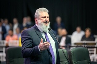 Deputado Padre Pedro: “Agora o consumidor vai receber todo mês informações sobre a presença, ou ausência, de agrotóxico na água que está usando em cas