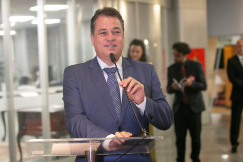 Minotto participa do lançamento do livro “Memórias”, sobre a história do PDT em SC
