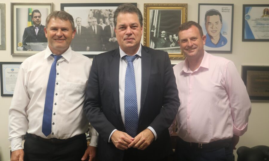 Deputado Rodrigo Minotto e os vereadores Edgar Santiel e Silvestre Koch