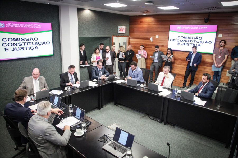Projetos voltados à promoção da saúde ganham destaque na reunião da CCJ