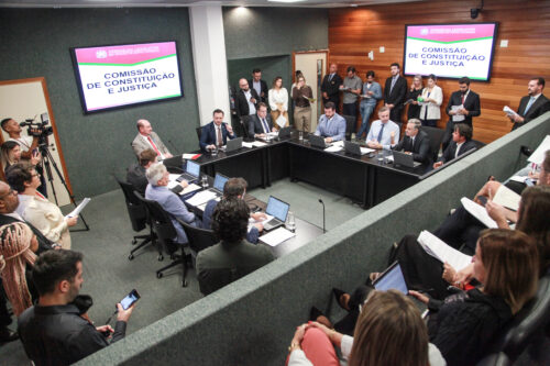 CCJ aprova criação de política de apoio aos portadores de Parkinson em SC