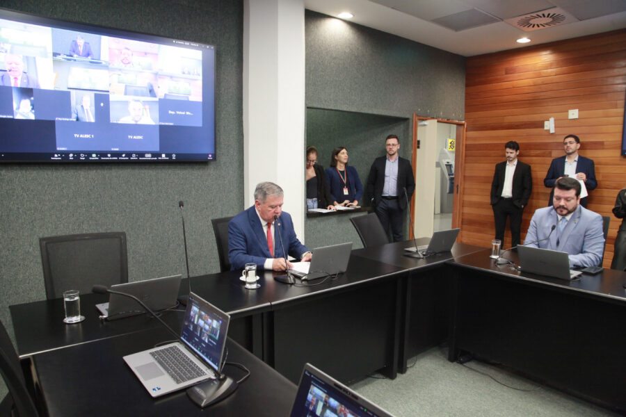 Comissão dos Direitos do Consumidor da Alesc, que se reuniu na tarde desta terça-feira (8)