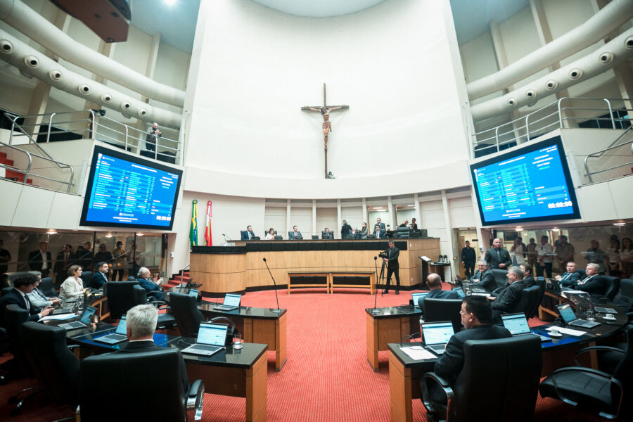 Plenário da Assembleia Legislativa, durante a votação dos projetos, na tarde desta terça-feira (20)