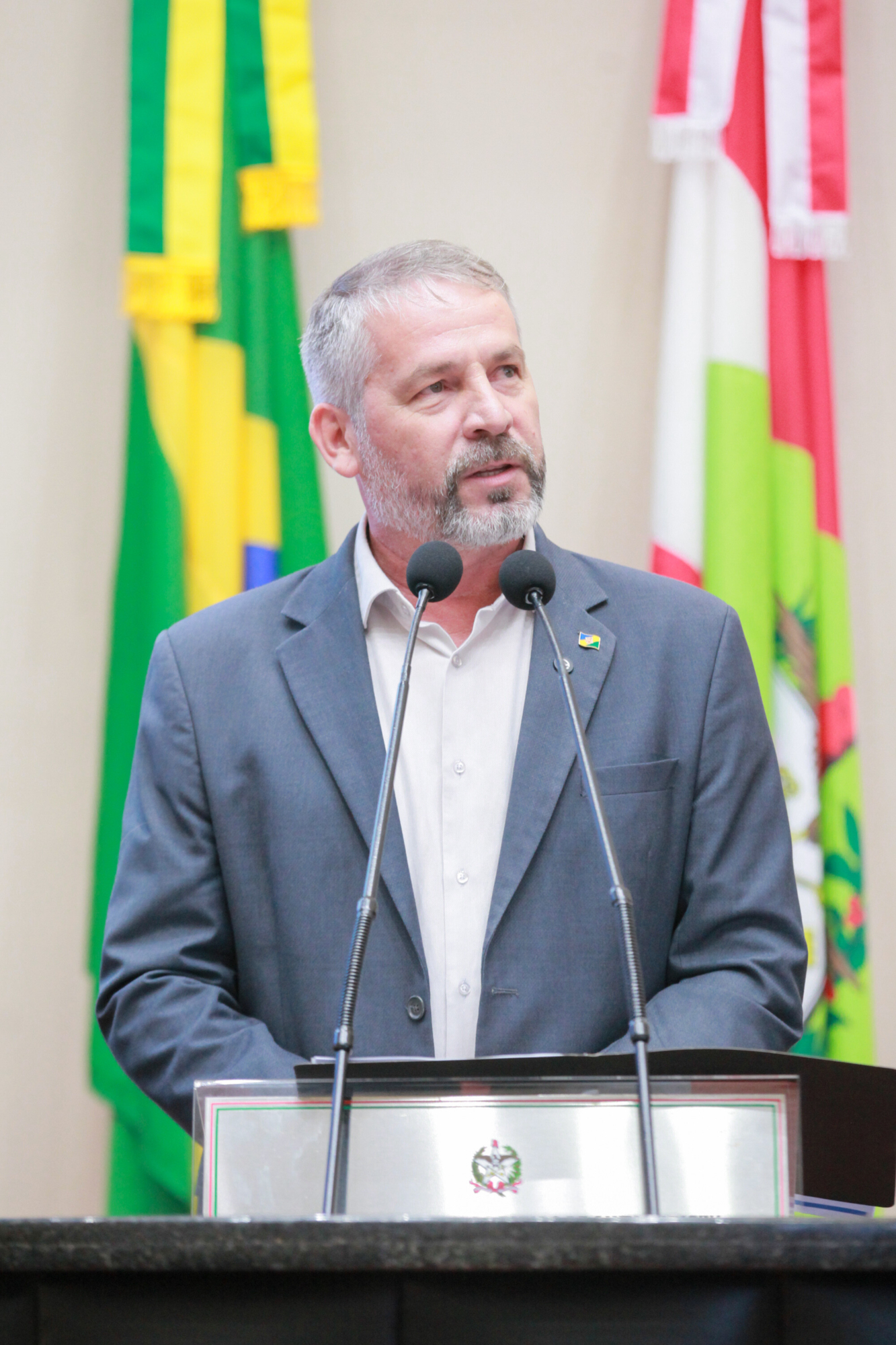 - Salmir da Silva - Prefeito de Biguaçu