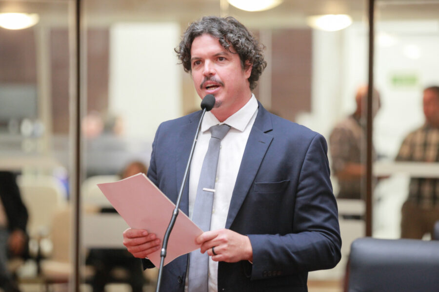 Deputado Marquito, autor da PEC, durante a sessão desta quarta