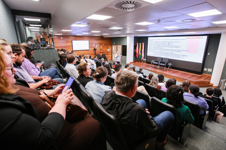 Seminário reforça consolidação das PICs no Sistema de Saúde em SC