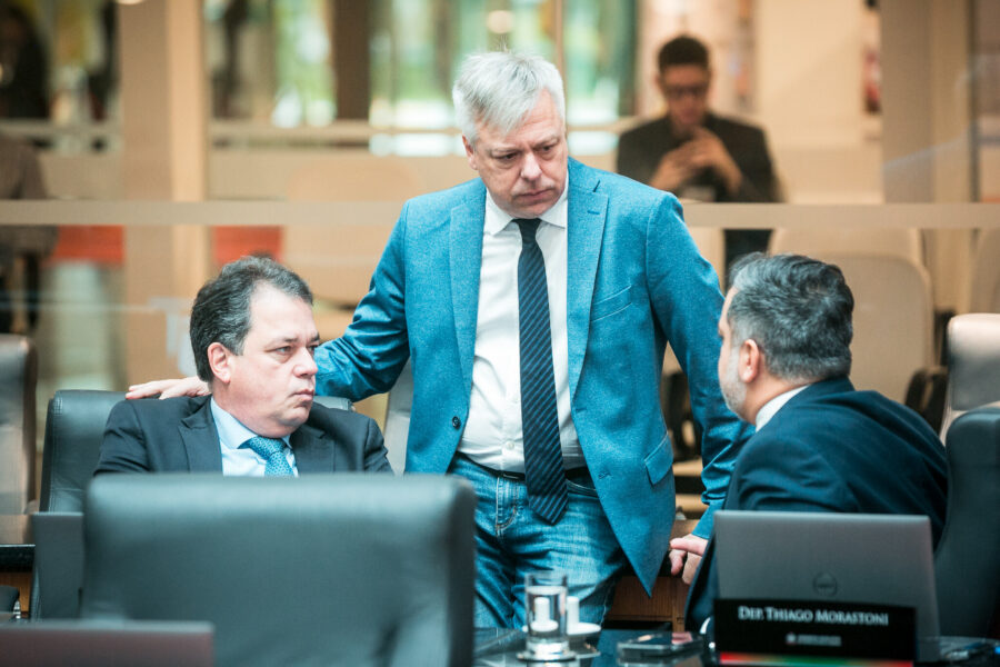 Da esquerda para a direita: Deputados Rodrigo Minotto (PDT), Fabiano da Luz e Thiago Morastoni.