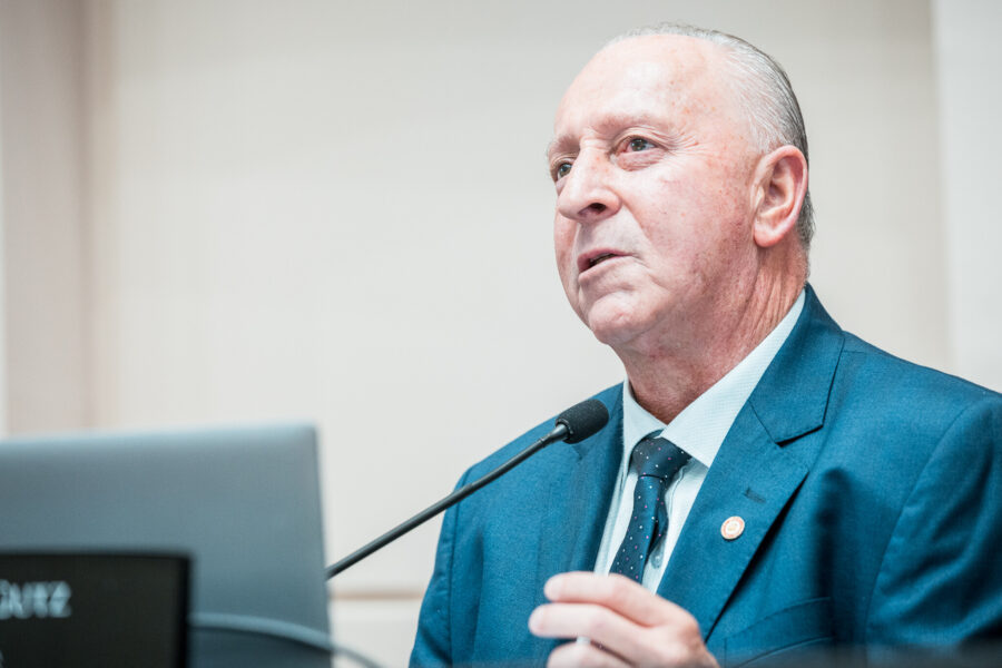 O deputado Oscar Gutz, autor do projeto aprovado nesta terça (6)
