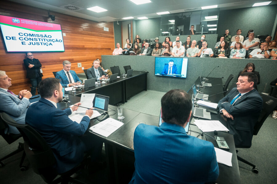 A reunião da CCJ foi acompanhada por servidores da Secretaria de Estado da Saúde.