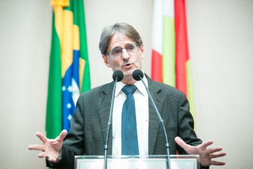 Saretta pede informações sobre descredenciamentos de alunos do Universidade Gratuita