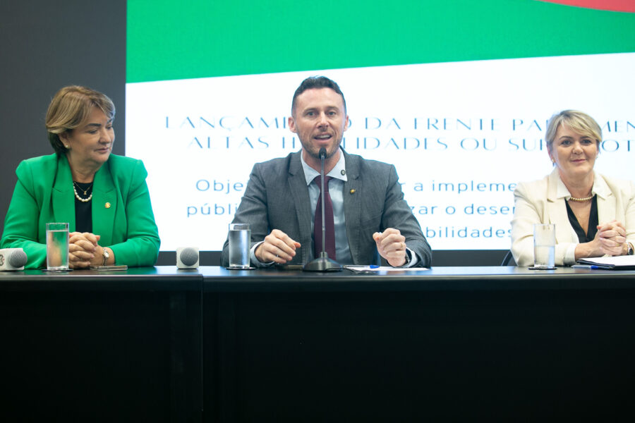 Frente foi lançada na tarde desta terça-feira (27), na presença dos deputados Janice Krasniak, Fernando Krelling e Luciane Carminatti