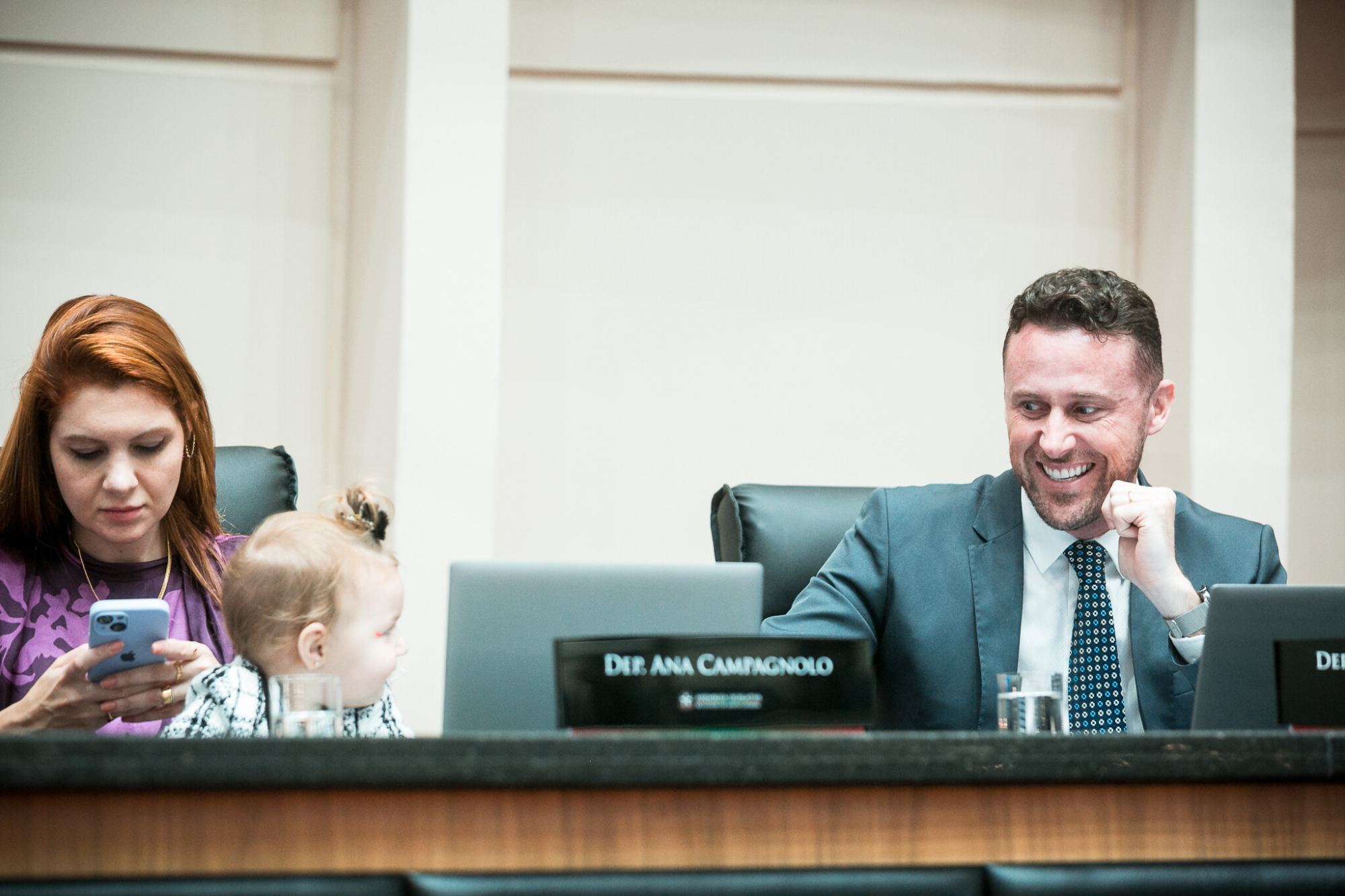 - Deputada Ana Caroline Campagnolo (PL)
 - Deputado Fernando Krelling (MDB)