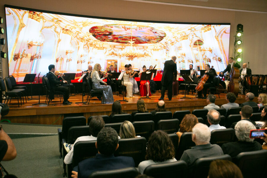 Concerto da Orquestra do Palácio de Schönbrunn ocorreu no Auditório Antonieta de Barros, na noite desta sexta (9)