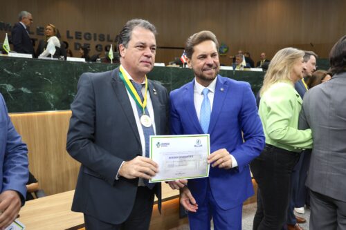 Deputado Rodrigo Minotto é condecorado com a Medalha do Mérito Legislativo