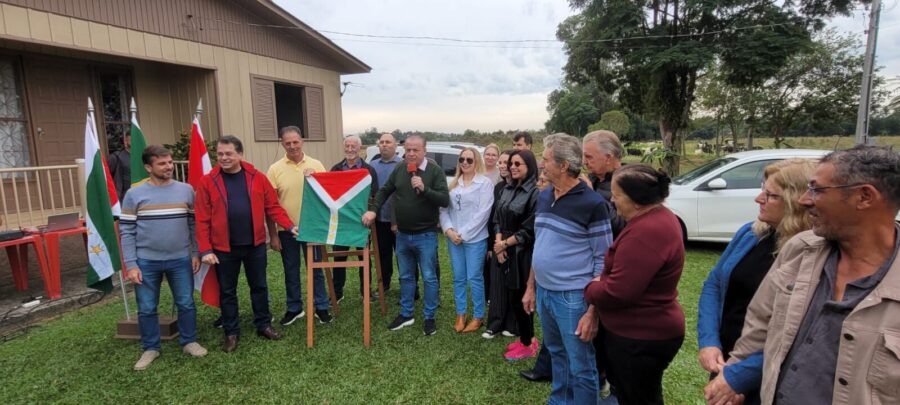 Deputado Rodrigo Minotto e lideranças de Forquilhinha