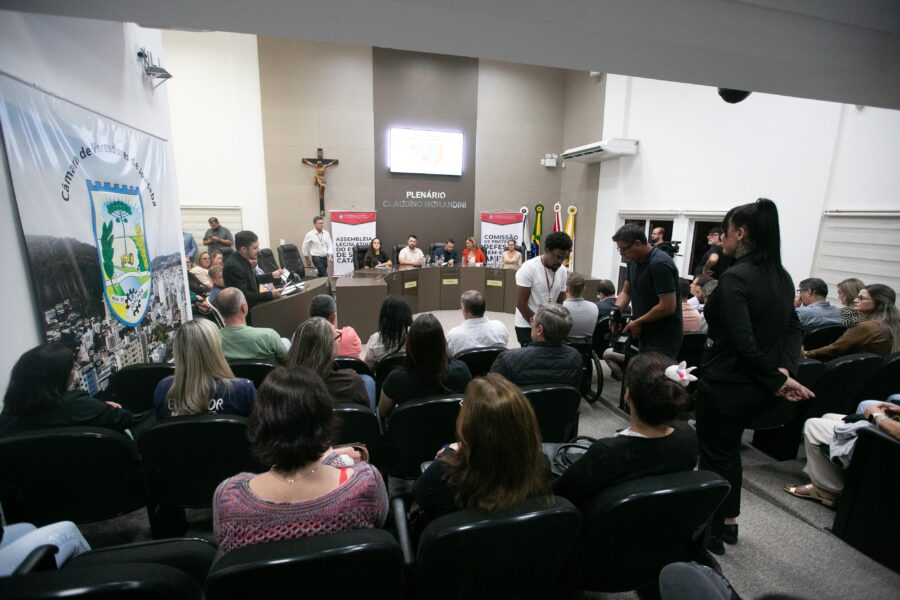 O debate aconteceu na Câmara de Vereadores de Joaçaba. Foto: Rodrigo Correa.