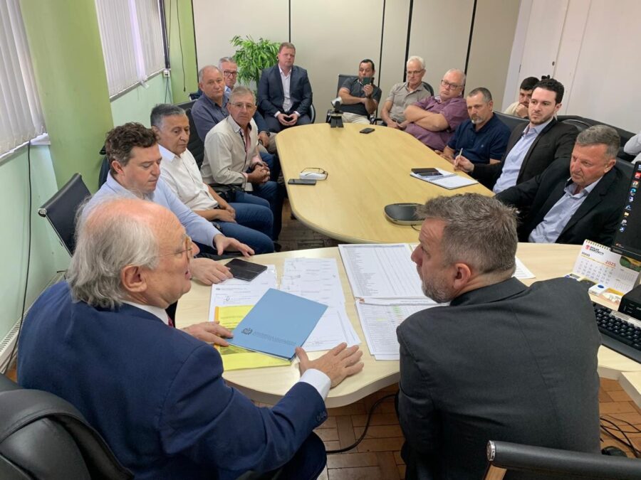 Deputado Dr. Vicente em reunião na Secretaria de Infraestrutura e Mobilidade