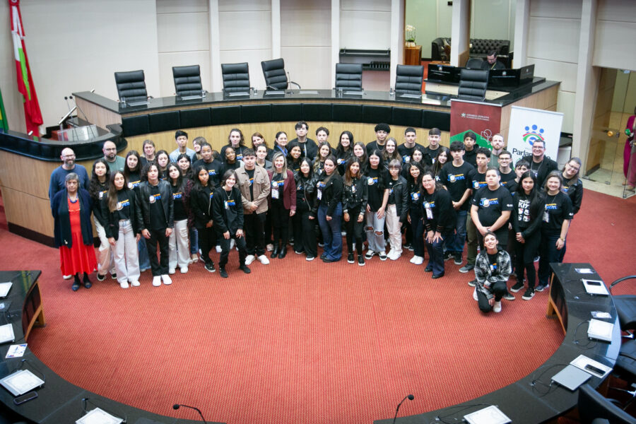 As histórias inspiradoras por trás do Parlamento Jovem catarinense