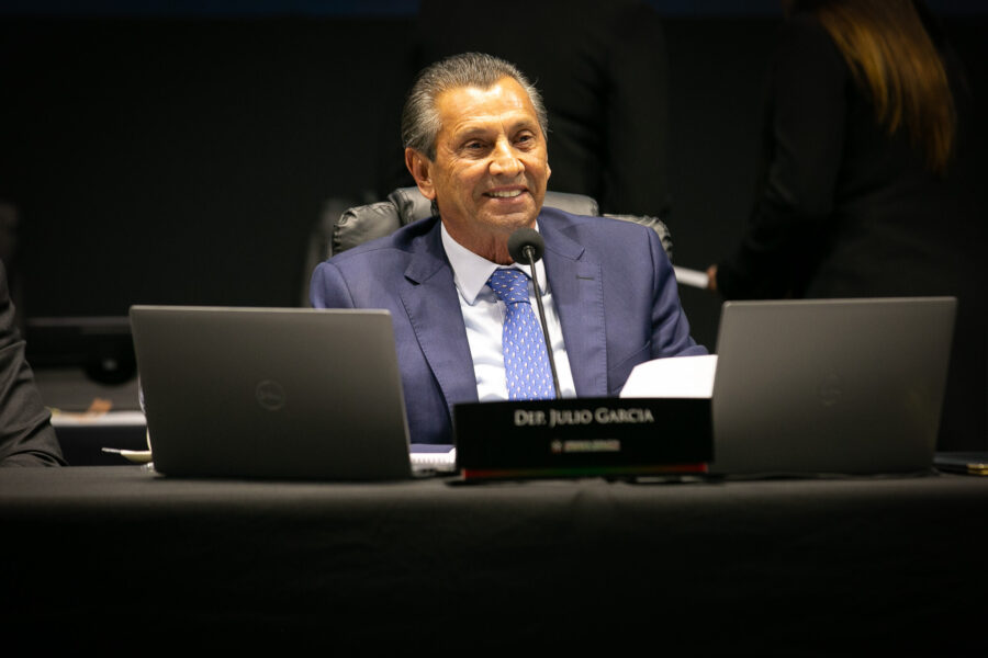 Deputado Julio Garcia, presidente da Alesc, durante sessão itinerante em São Miguel do Oeste