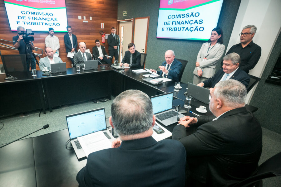 Reunião da Comissão de Finanças e Tributação da Alesc, realizada na manhã desta quarta-feira (18)