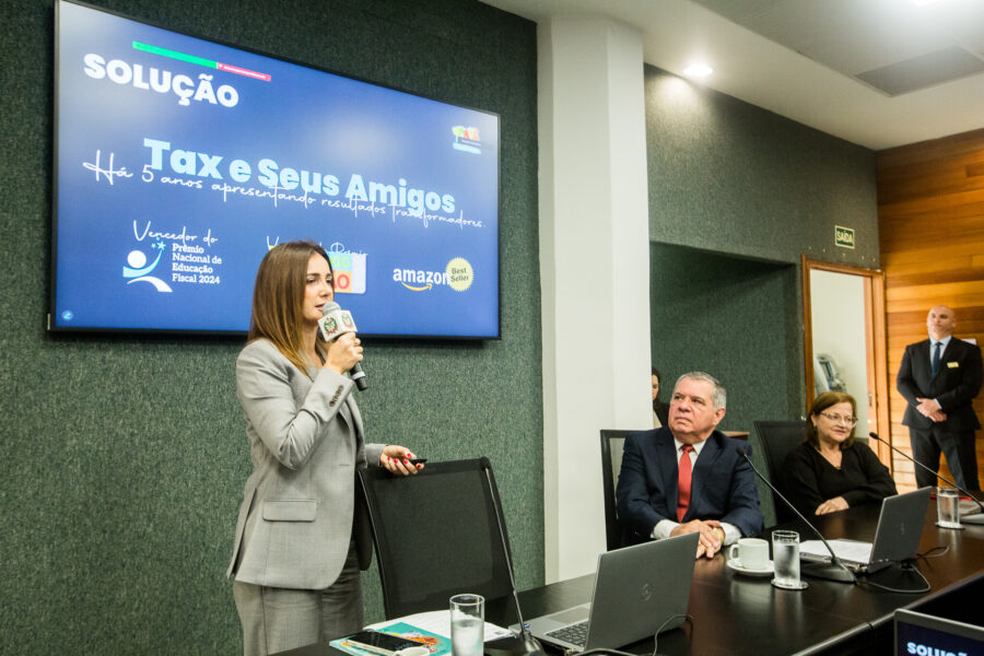 Maria Cláudia Hoepers, idealizadora do programa, apresentou a iniciativa aos deputados da Comissão dos Direitos do Consumidor da Alesc