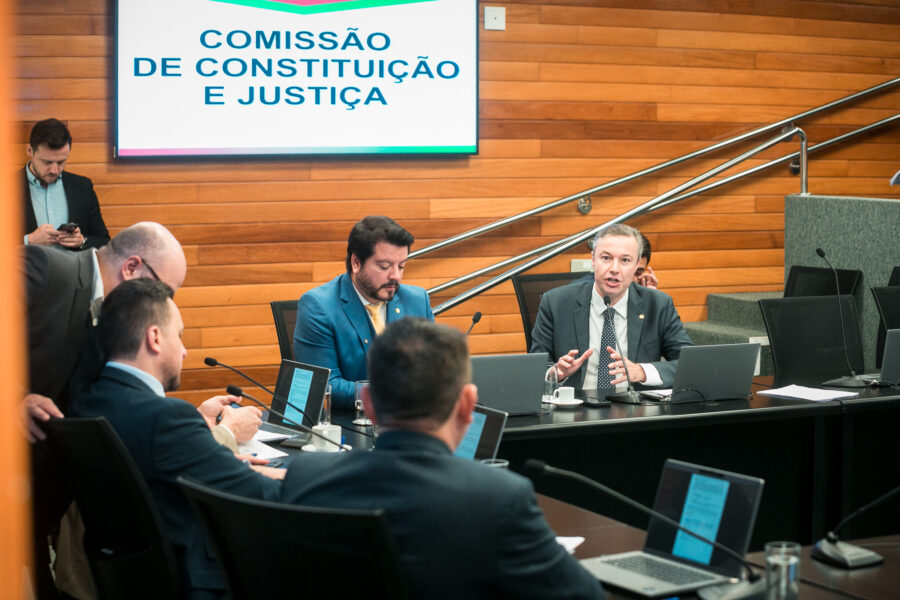 Comissão de Constituição e Justiça.