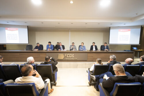 Dia Livre de Impostos pauta reunião da Frente Parlamentar de Apoio ao Comércio Varejista com a FCDL
