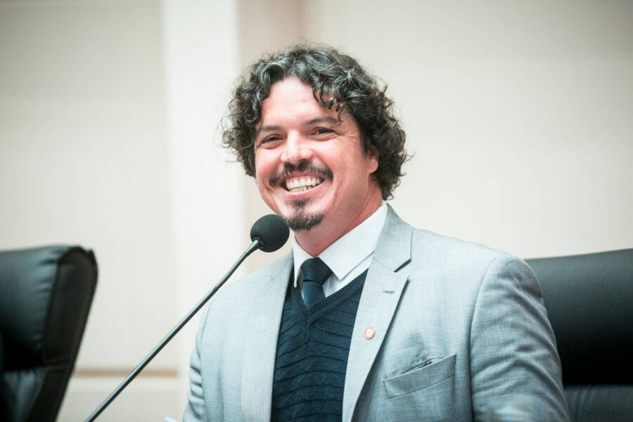 Deputado Marquito.